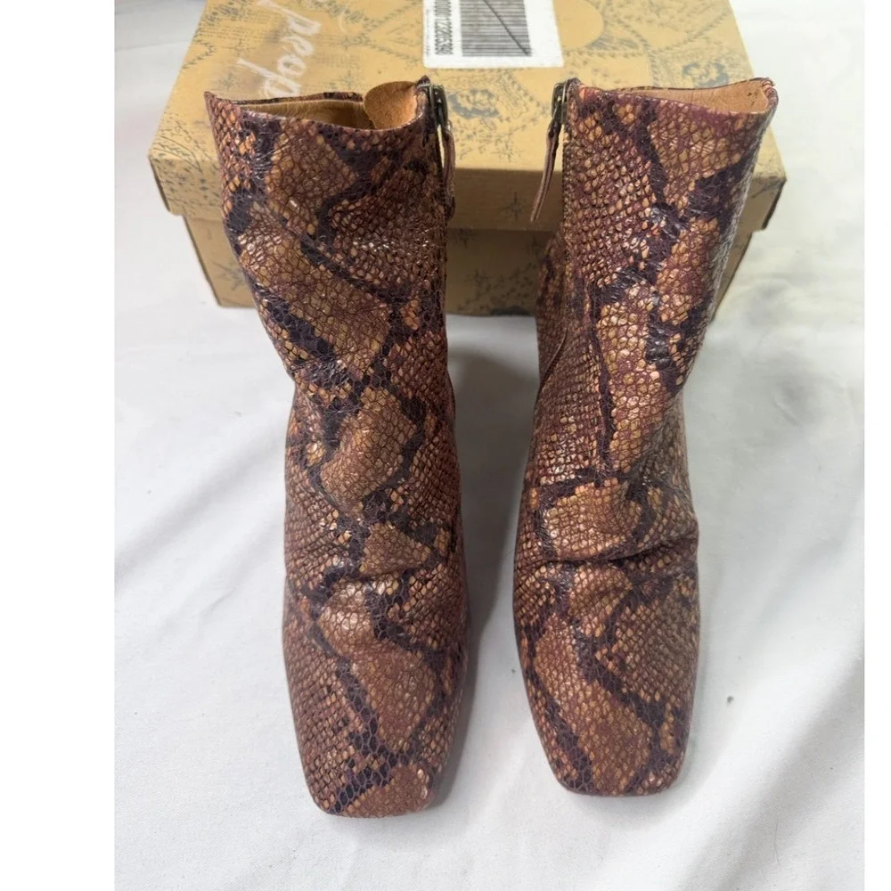 Free People Cybill Snakeskin Embossed Leather Ankle Boots‎ Brown Square Toe 39